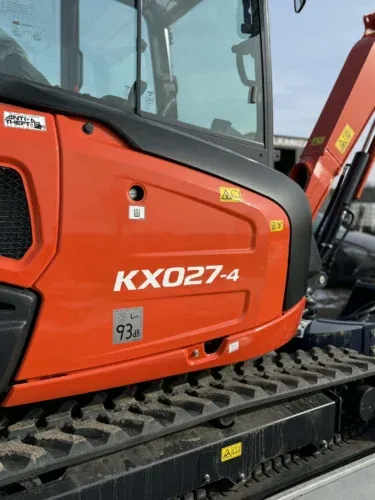 MINIKOPARKA KUBOTA KX027