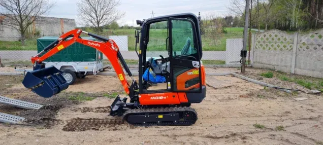 MINIKOPARKA KUBOTA KX018-4